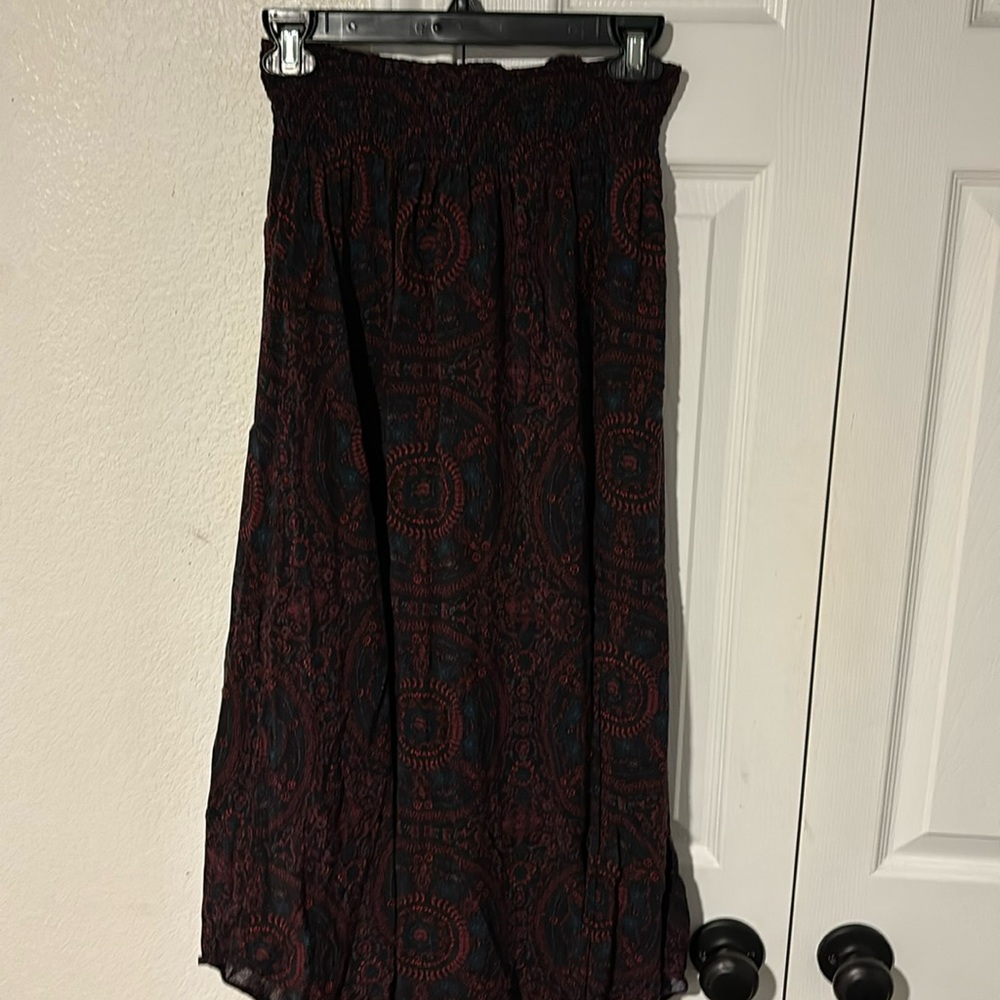 Skirt with slits